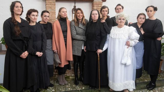 La presidenta en funciones de la Junta, Susana Díaz, visitó ayer la Casa de Bernarda Alba, en la localidad granadina de Valderrubio, que ha sido rehabilitada (Foto: Efe)