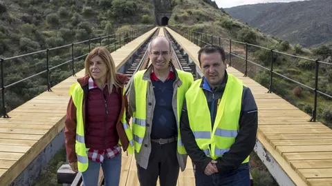 El presidente de la Diputación de Salamanca, Javier Iglesias, la vicepresidenta, Chavela de la Torre y el diputado de Turismo, Javier Hidalgo visita las obras / David Arranz/Ical