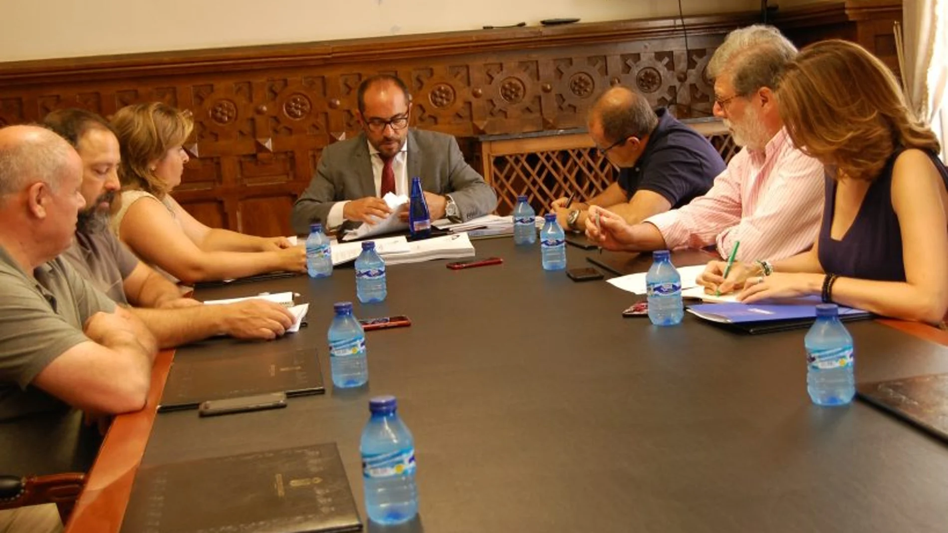 Luis Rey preside la reunión de la Mesa del Diálogo Social de Soria