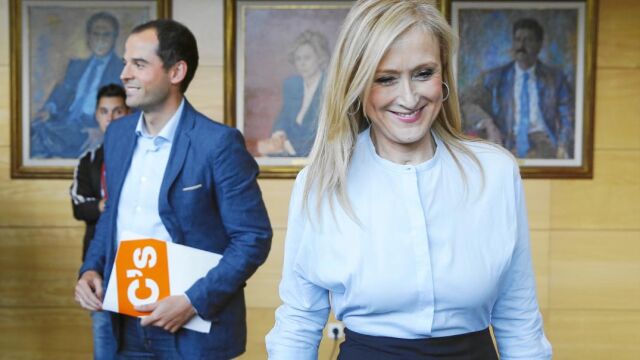 Enfrentados también en la regeneración. El debilitamiento de los lazos entre Cifuentes y Aguado se hizo ayer más evidente