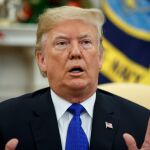 El presidente de EEUU, Donald Trump, durante una reunión en el Despacho Oval de la Casa Blanca / Ap