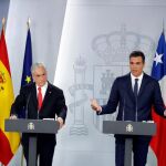 Pedro Sánchez y Sebastián Piñera durante la rueda de prensa posterior a su encuentro en el Palacio de la Moncloa. EFE/JuanJo Martín