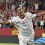 Ben Yedder celebra celebra su gol, segundo del equipo ante el Estambul Basaksehir