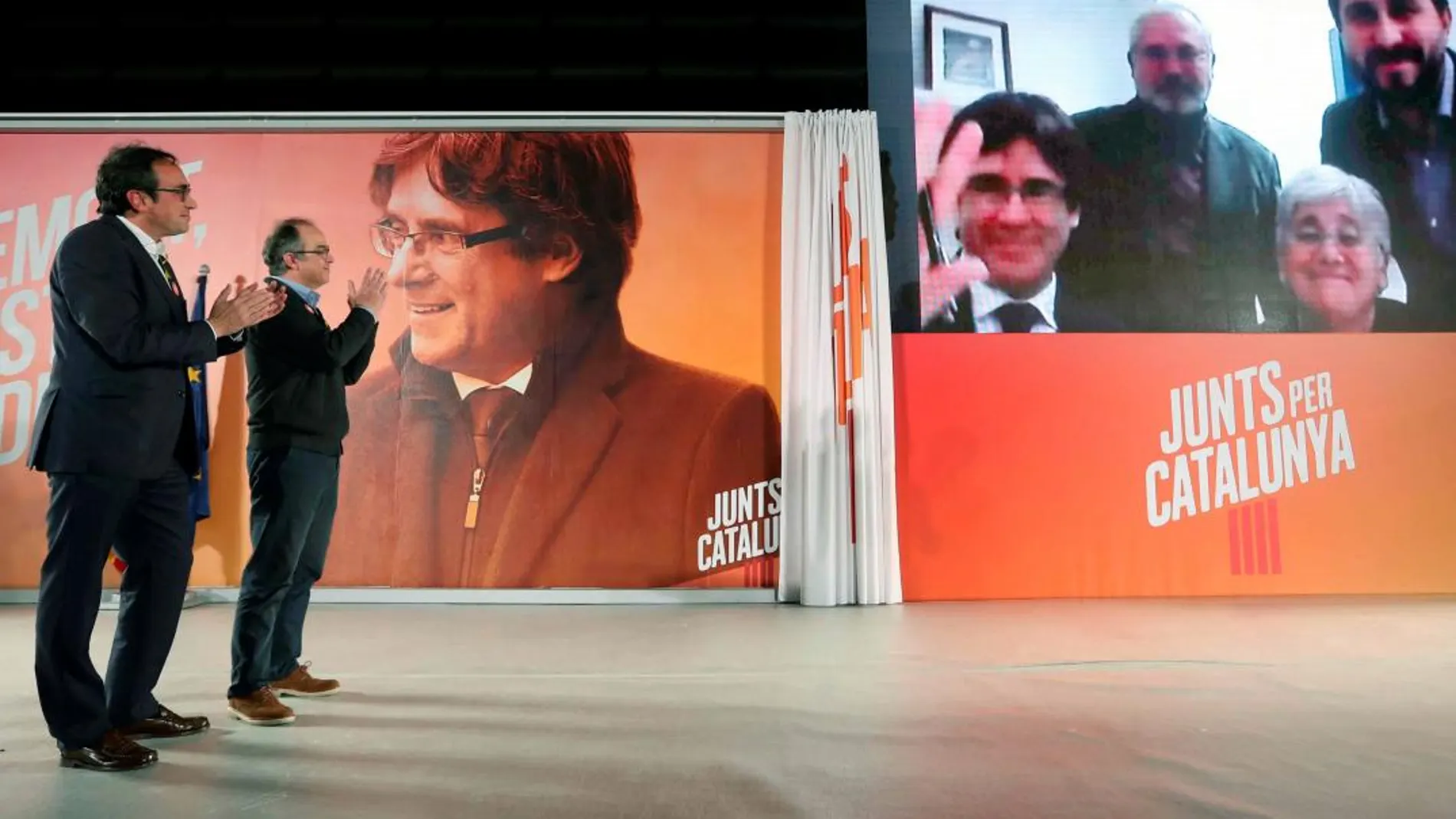 Jordi Turull y Josep Rull hablan por vídeo conferencia con el expresidente Puigdemont y los exconsellers Puig, Comín y Ponsatí/Efe