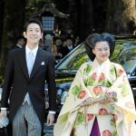 Ayako y Kei Moriya llegan al santuario Meiji, lugar de la ceremonia