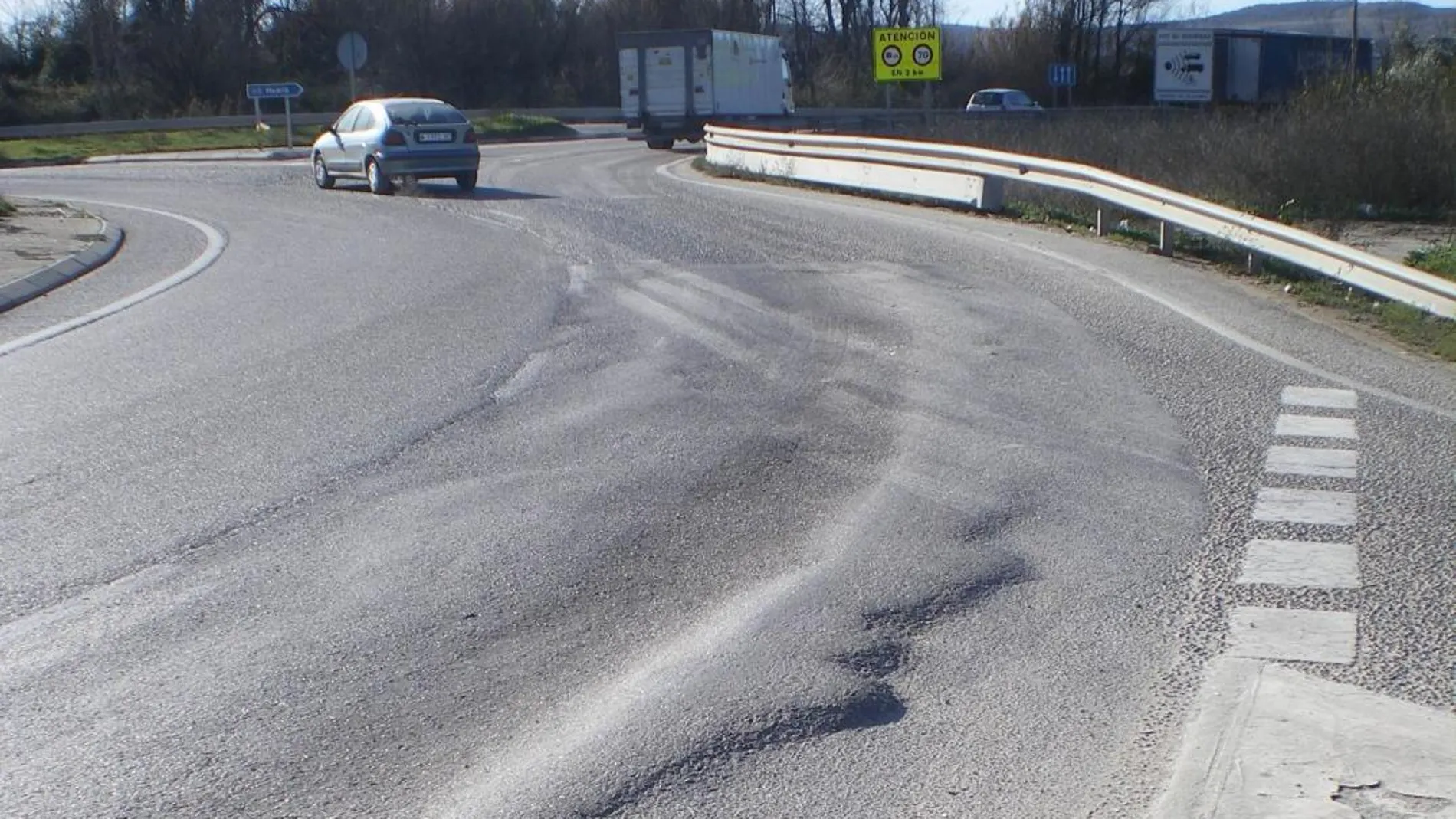 Imagen de una carretera española en mal estado.
