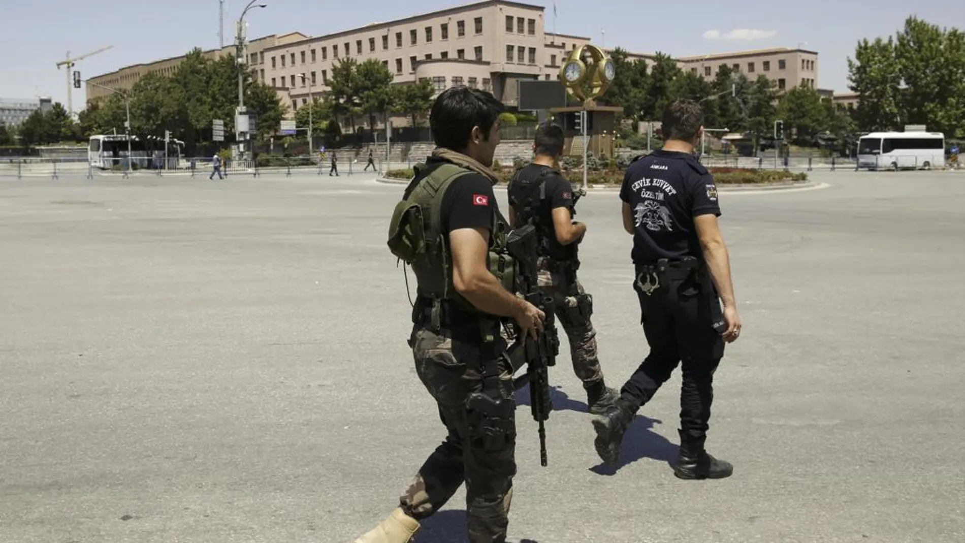 Fuerzas de seguridad leales a Recep Tayyip Erdogan en Ankara, ayer