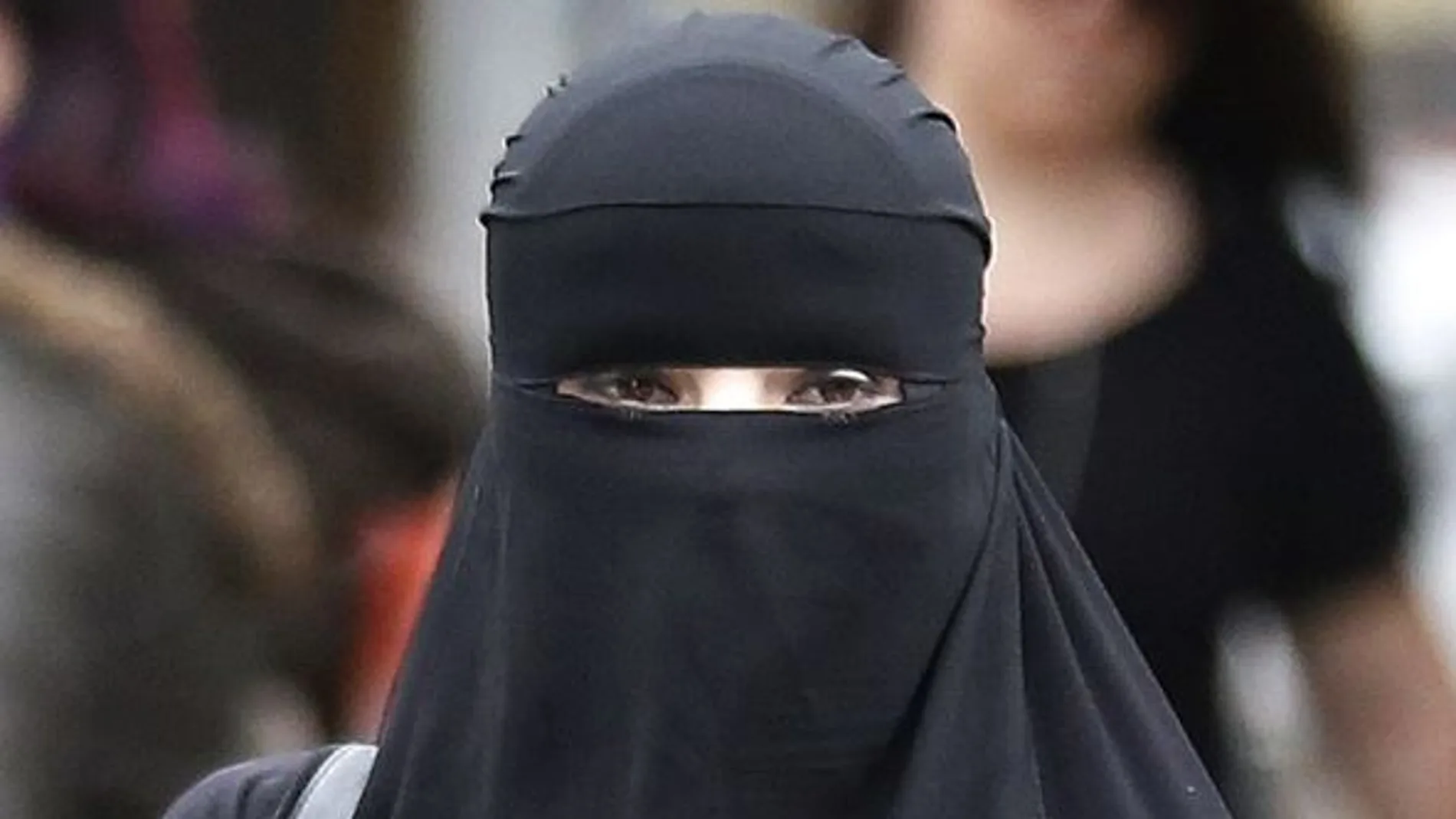 «Está escrito que había mujeres [con Burka] que lo llevaban todo el tiempo y fueron bendecidas con mucha santidad», dicen