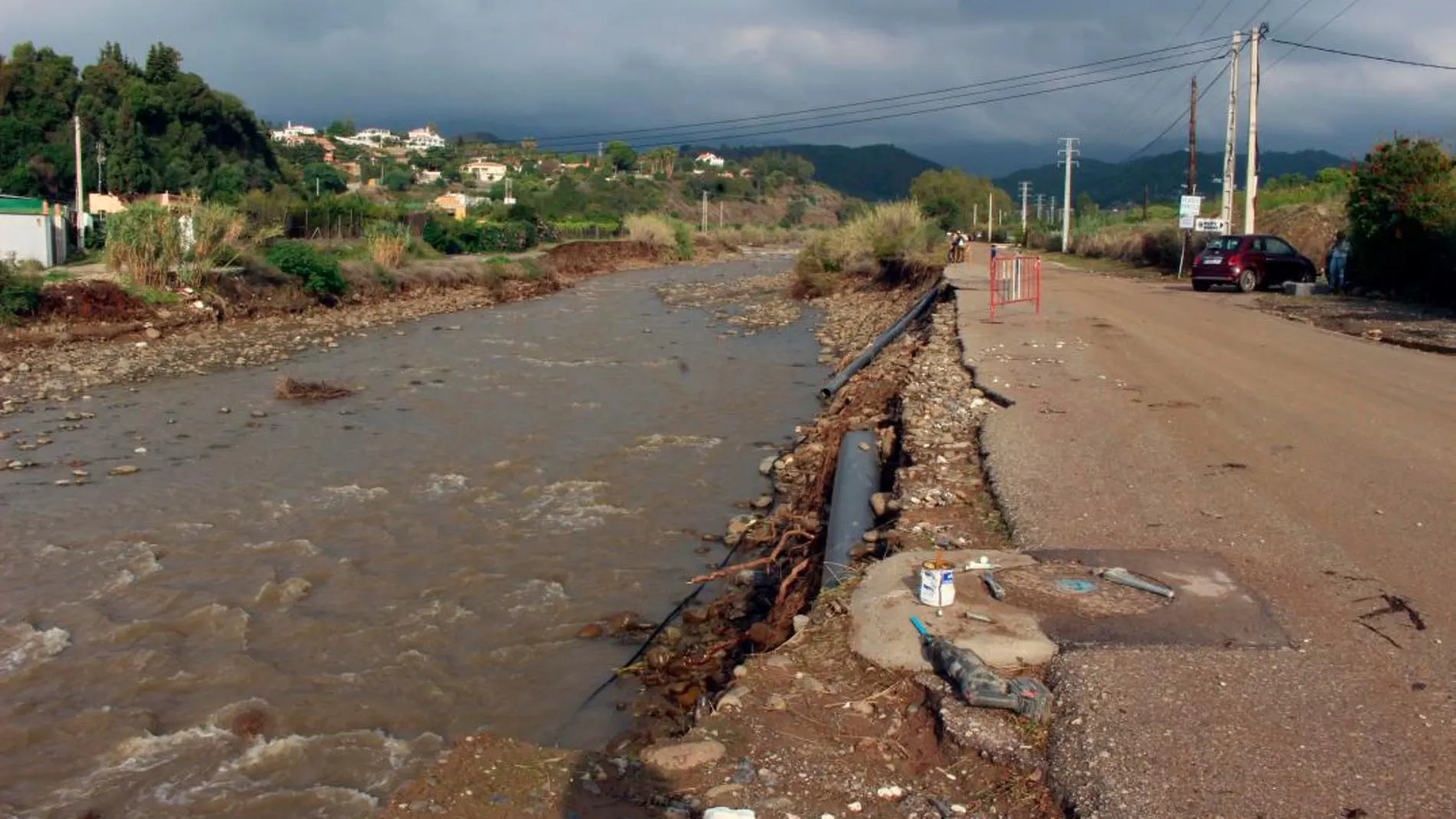 Daños sufridos en una carretera de Estepona / Foto: Efe