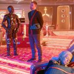 De izda. a dcha., Jack Reynor y Malik Ibneis, en primer plano, Geraldine Chaplin