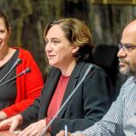 Laia Ortiz, Ada Colau y Miguel Ángel Essomba en el encuentro de la Mesa Interinstitucional para la Prevención del Abuso Sexual Infantil