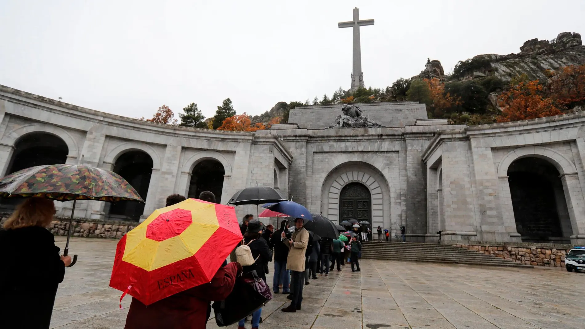 Cola para entrar en la Basílica del Valle de los Caídos