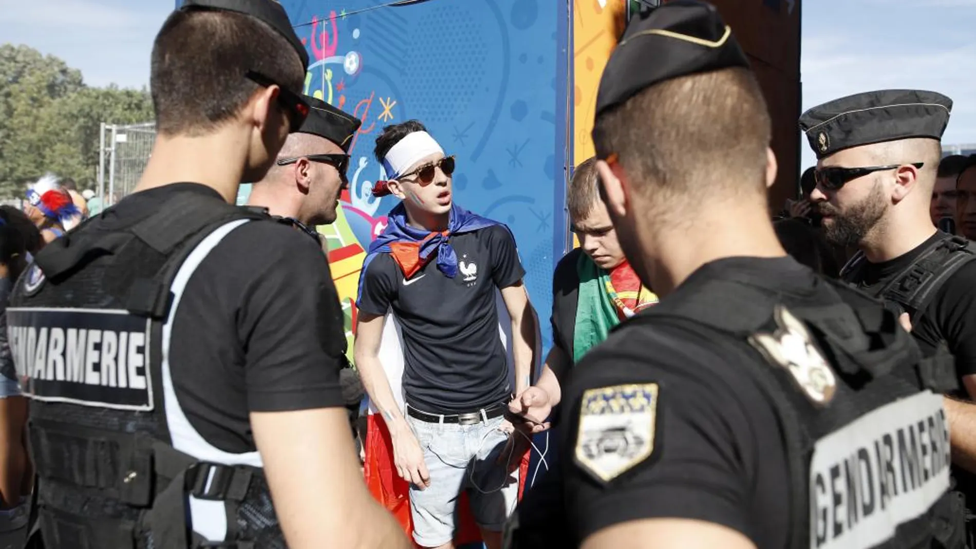 Agentes de la gendarmería francesa durante las labores de seguridad en la Eurocopa