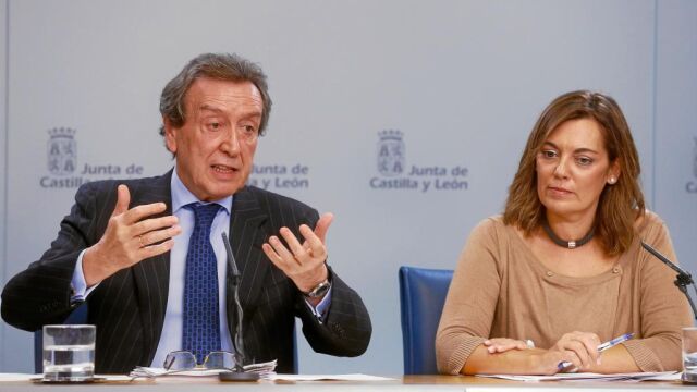 El vicepresidente José Antonio de Santiago-Juárez presenta el Anteproyecto de Ley, junto a Milagros Marcos