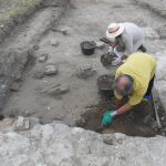 Hallan el esqueleto de un niño de la época romana en Matabuey (Segovia)