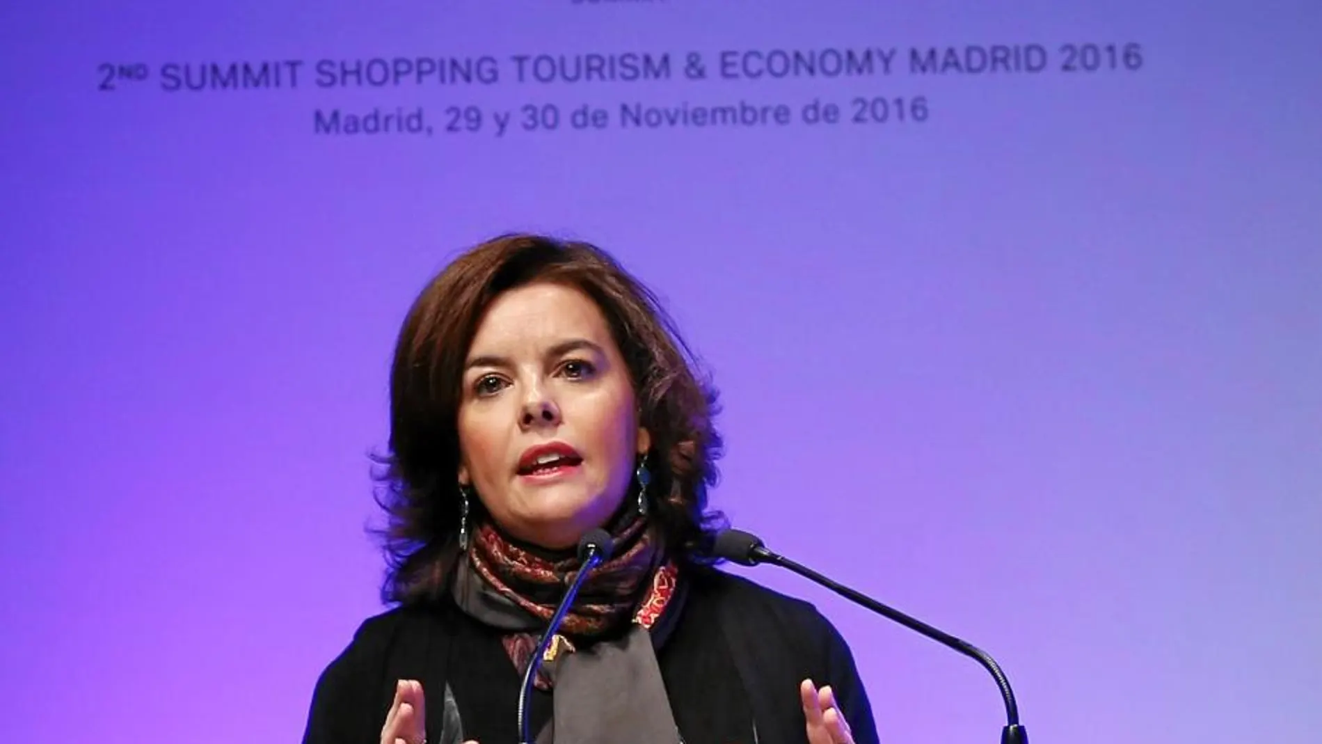 Sáenz de Santamaría inauguró el «Summit Shopping Tourism & Economy»