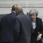 La primera ministra británica, Theresa May, a su llegada a Downing Street esta mañana