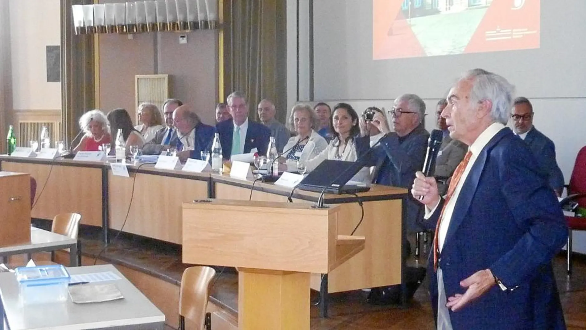 El Duque de Soria, Don Carlos Zurita, interviene en el XIX Congreso de la Asociación Internacional de Hispanistas (AIH), celebrado en Münster