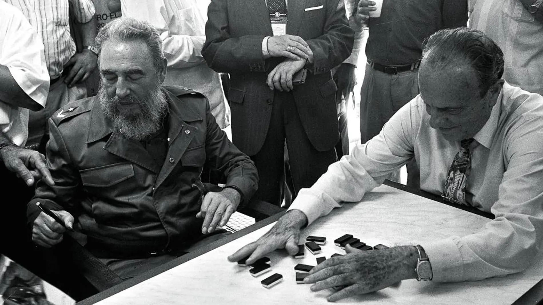 Fidel Castro viajó en 1992 a Lángara, la aldea de Lugo donde nació su padre. Fraga, entonces presidente de la Xunta, le acompañó y jugaron al dominó