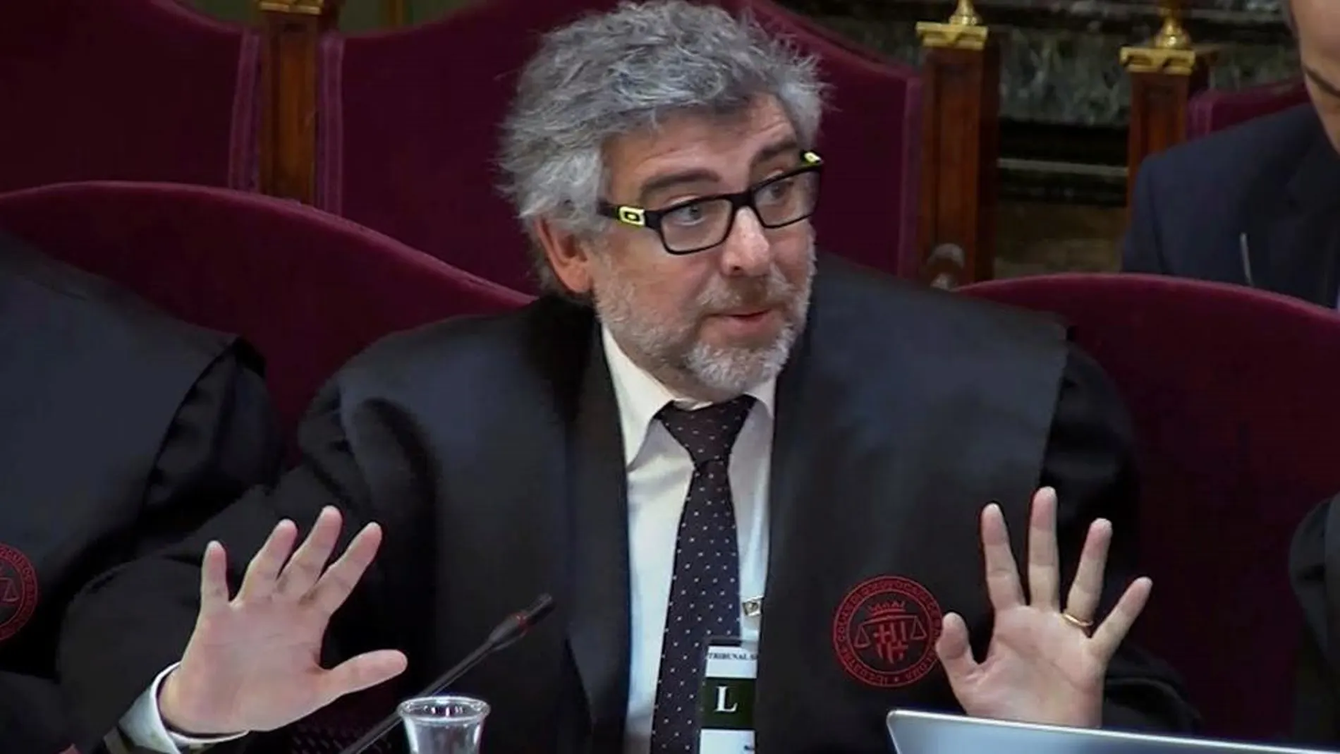 El abogado de Jordi Sánchez, Jordi Turull y Josep Rull, Jordi Pina, en el Tribunal Supremo / Efe