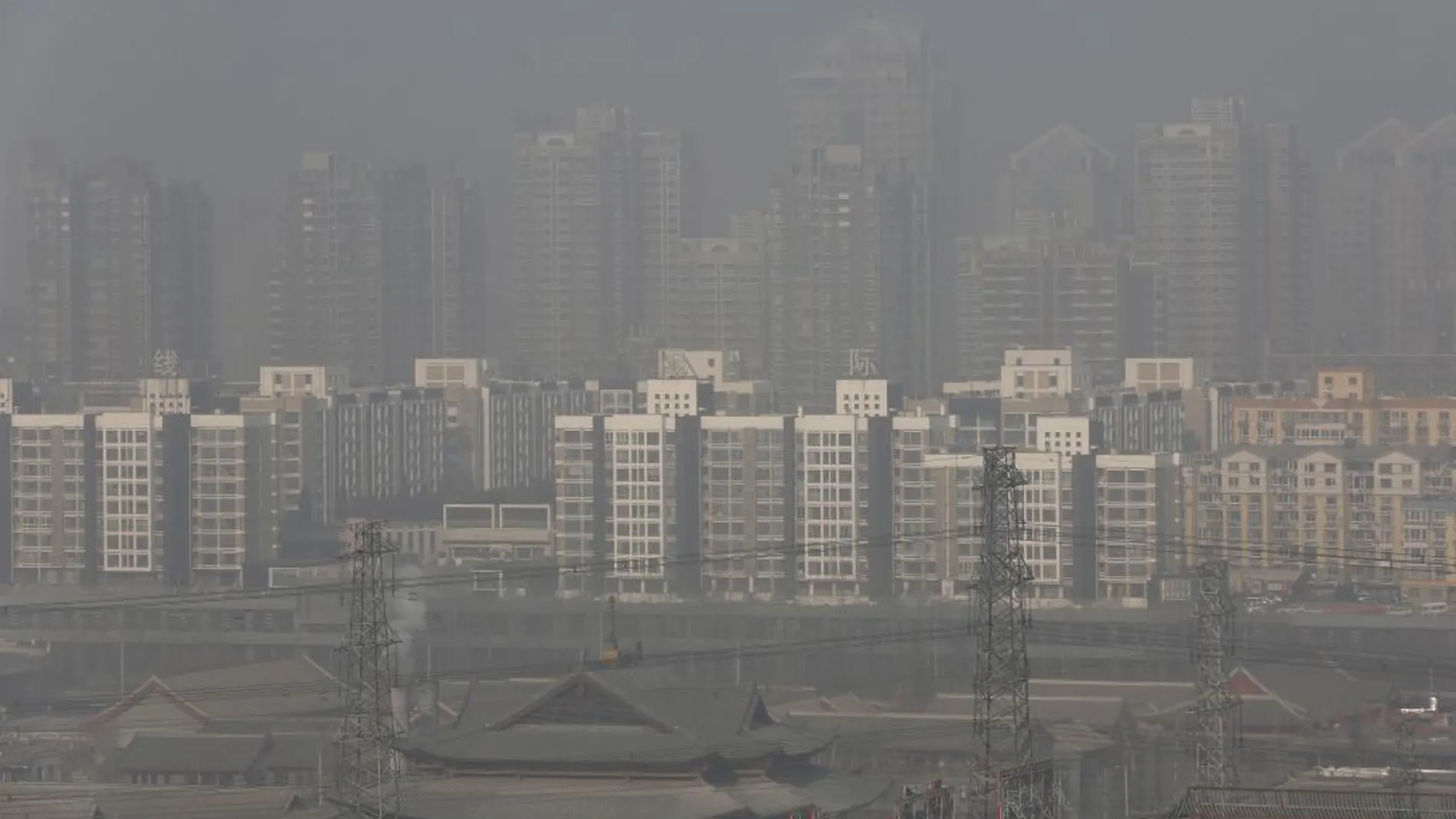 China cubierta por la contaminación, este martes 2 de enero