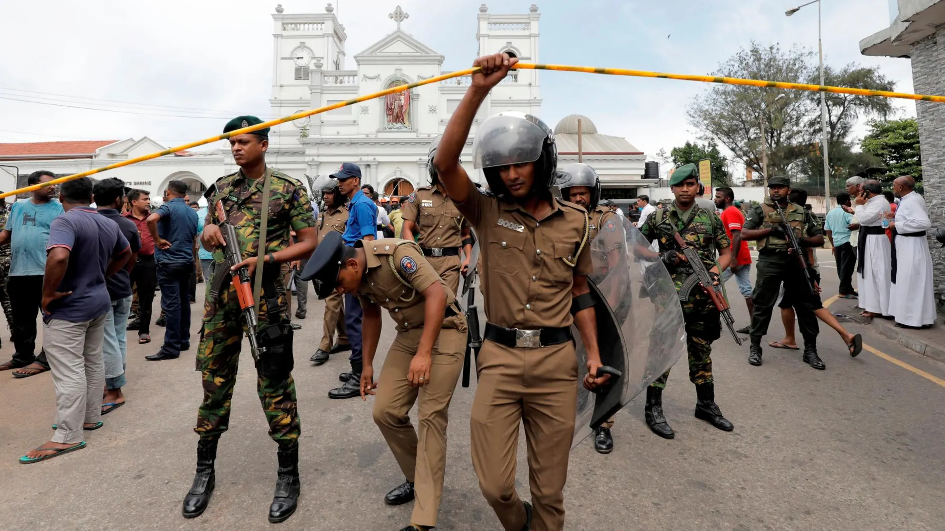 Militares de Sri Lanka tras los atentados
