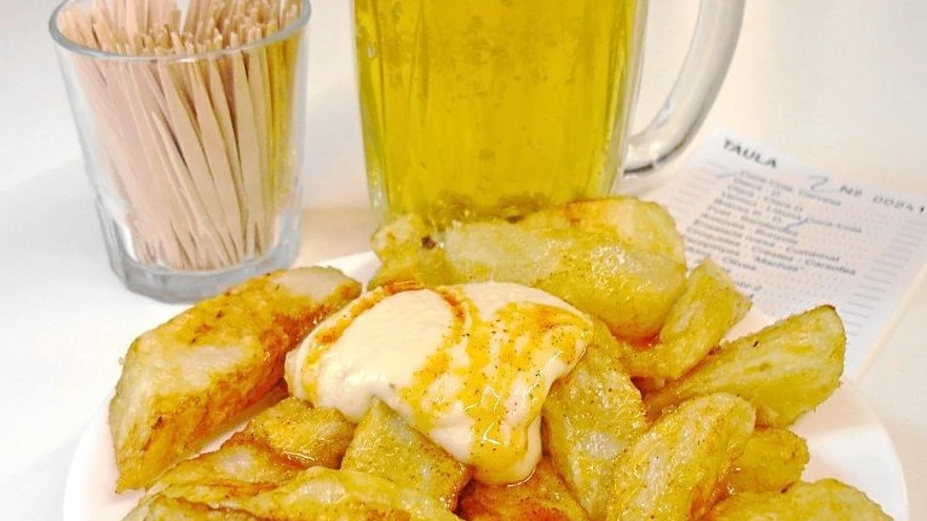 El calorímetro: Cerveza con una ración de bravas con mayonesa