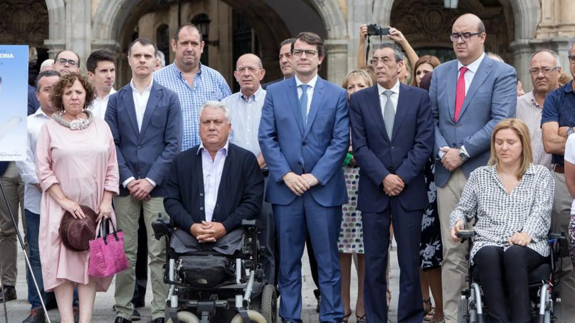 Fernández Mañueco, el comandante Aliste y José Manuel Herrero, entre otros, en el homenaje