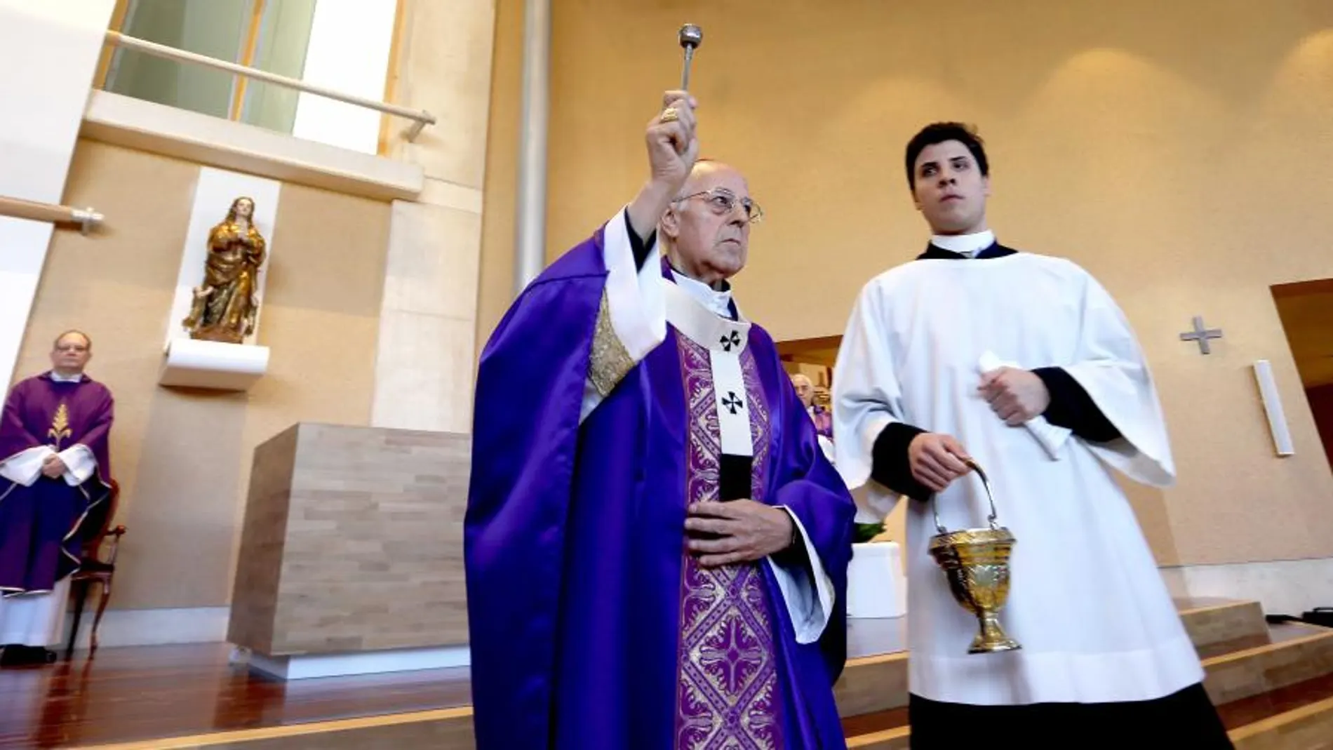 El arzobispo cardenal de Valladolid, Ricardo Blázquez, dedica el nuevo templo de La Flecha