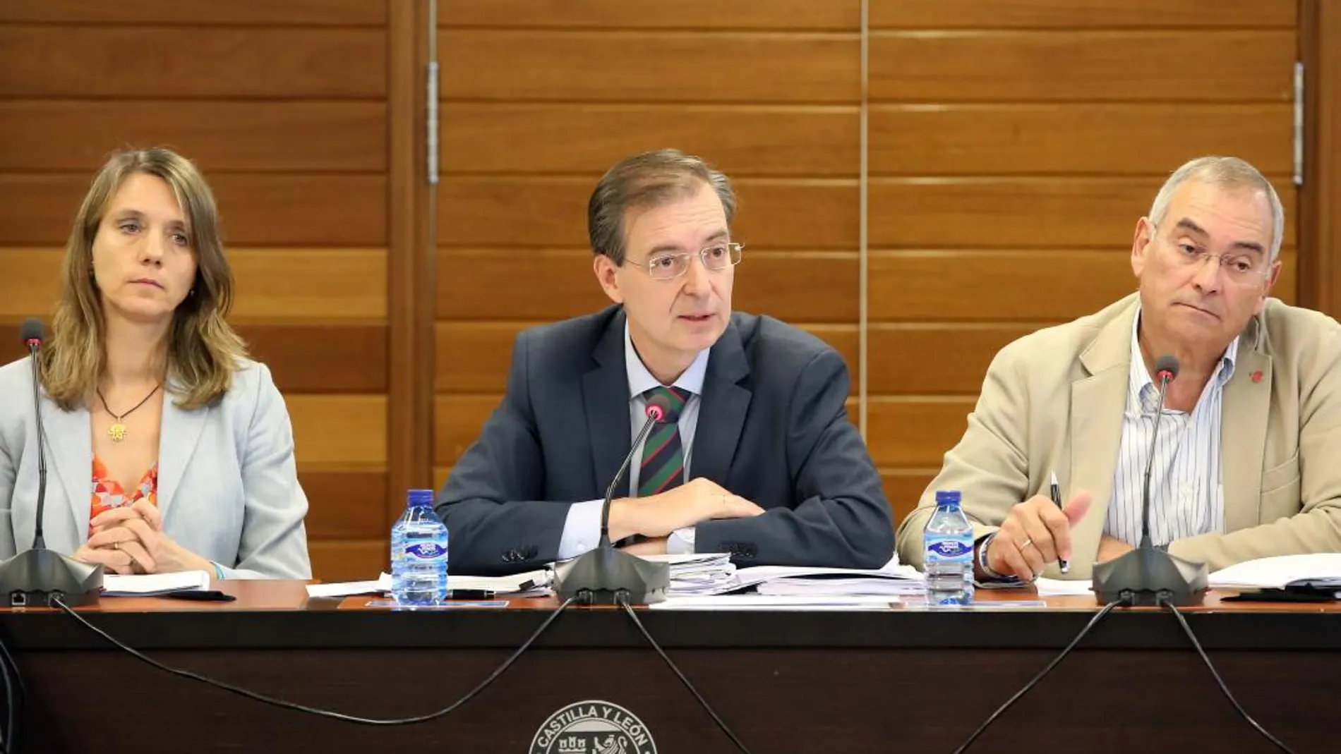 Germán Barrios presenta el informe del CES junto a Ángela de Miguel y Evelio Angulo