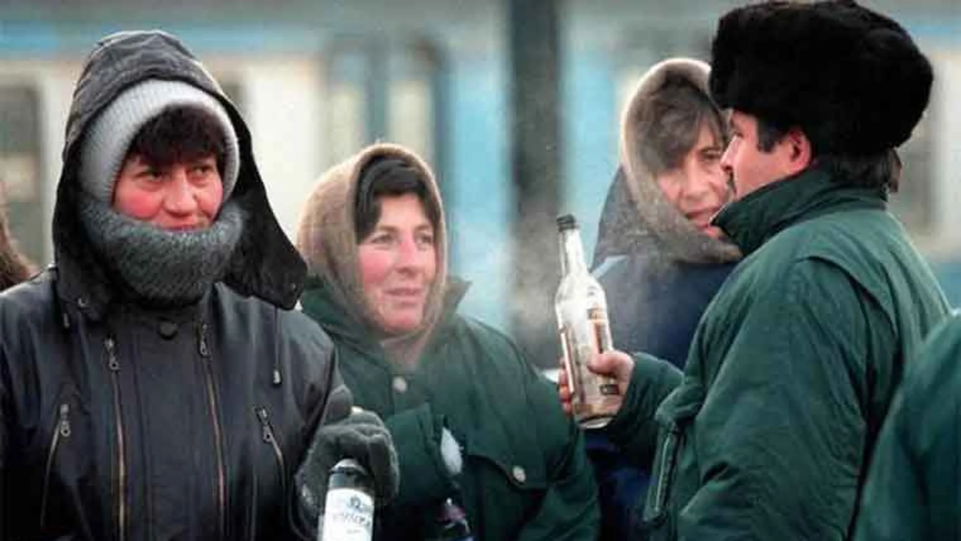 Los rusos de menores ingresos no pueden comprar bebidas alcohólicas certificadas y vuelven a consumir líquidos que contienen alcohol, como colonias y lociones.
