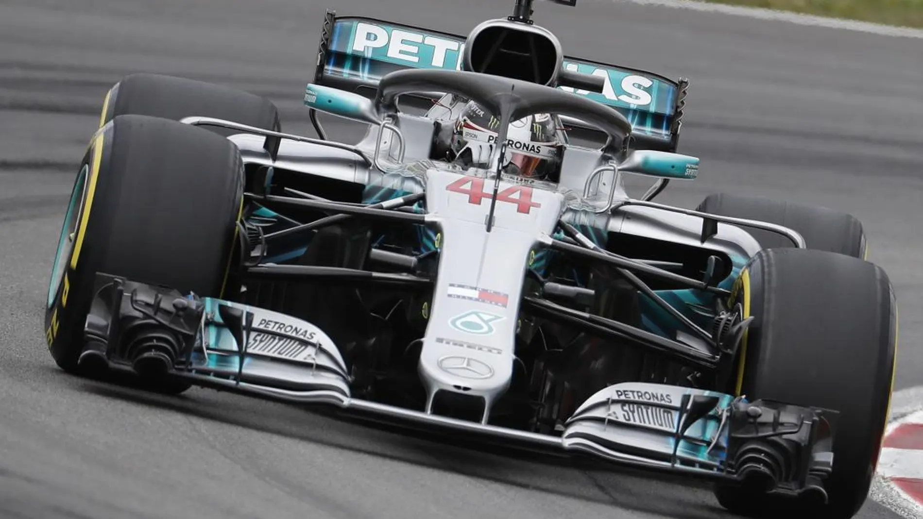El piloto británico de Mercedes, Lewis Hamilton, durante la tercera sesión de entrenamientos libres del GP de España. EFE/Andreu Dalmau