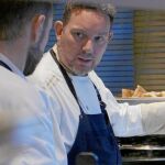 El cocinero, en un momento de la cinta, ha creado su universo gastronómico compuesto por seis restaurantes