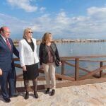 El presidente regional, Pedro Antonio Sánchez, acompañó a la comisaria europea, Corina Cretu, a conocer el Mar Menor