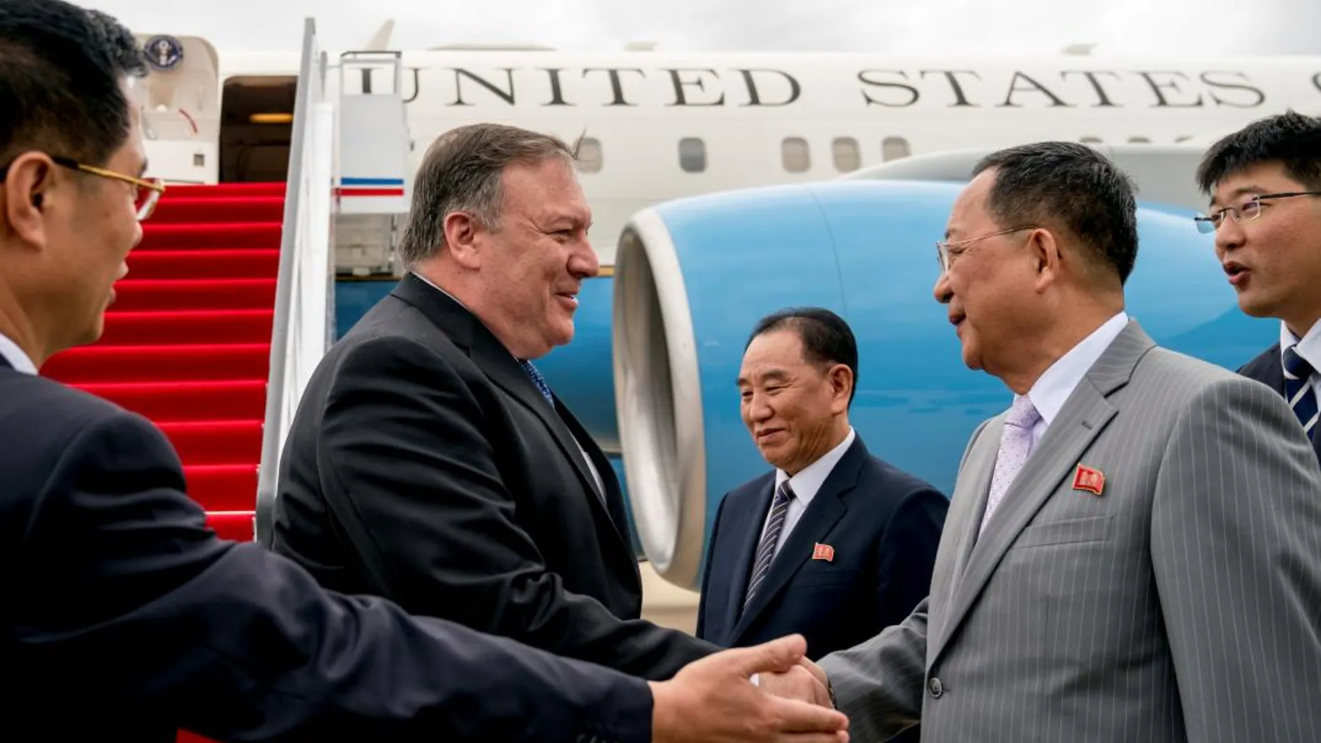 El secretario de Estado de EEUU, Mike Pompeo, llega al aeropuerto de Pyongyang / Foto: Reuters