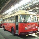 Un girobús en el museo de tranvías y autobuses de Amberes (Bélgica)