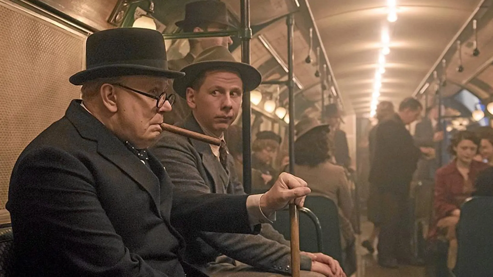 «El instante más oscuro»: Churchill viaja en metro