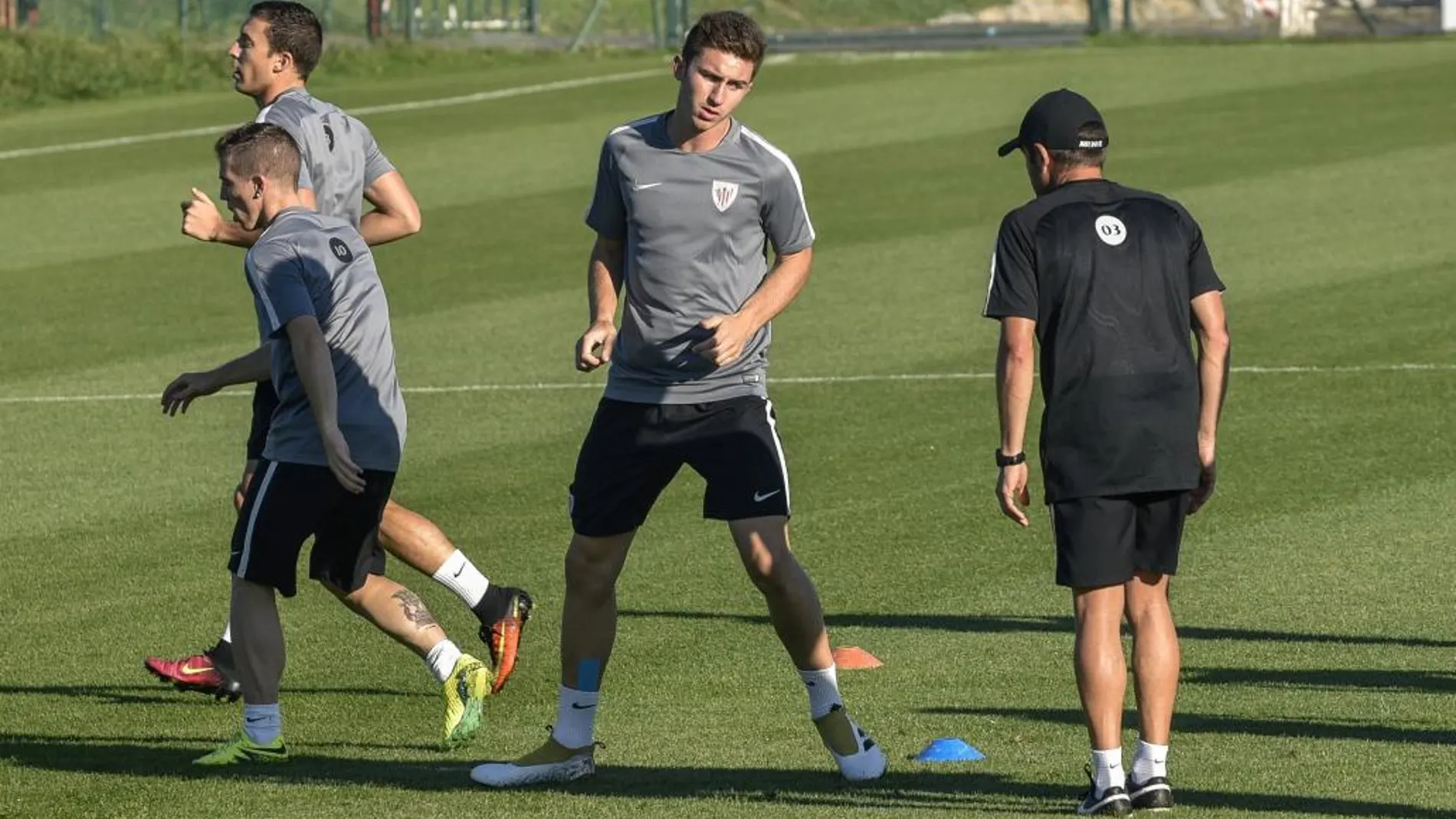 El delantero francés del Athletic Club de Bilbao Aymeric Laporte (c)