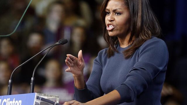 Michelle Obama durante el acto de campaña de Hillary Clinton en Manchester