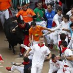 Los toros de la ganadería gaditana de Jandilla entran a la Plaza de Toros de Pamplona en el quinto encierro de los Sanfermines 2017