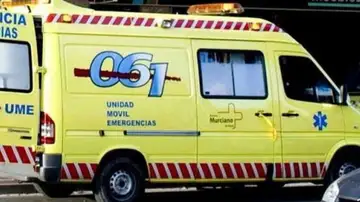 Agentes de la Policía Nacional rescataron del fuego a una familia en el incendio de su vivienda en Los Dolores (Murcia)