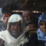 Un autobús con evacuados sale de Alepo