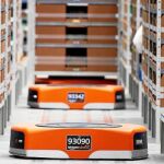 Los robots de Amazon encargados de transportar estanterías