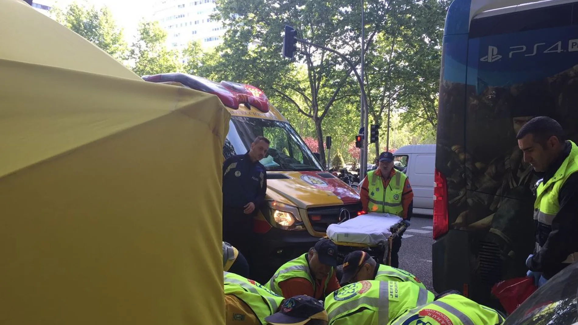 Actuación de Emergencias Madrid en el lugar del atropello/@EmergenciasMad