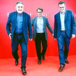 De izquierda a derecha, Pepu Hernández, Manuel de la Rocha y Chema Dávila, candidatos a las primarias del PSOE para liderar la lista al Ayuntamiento