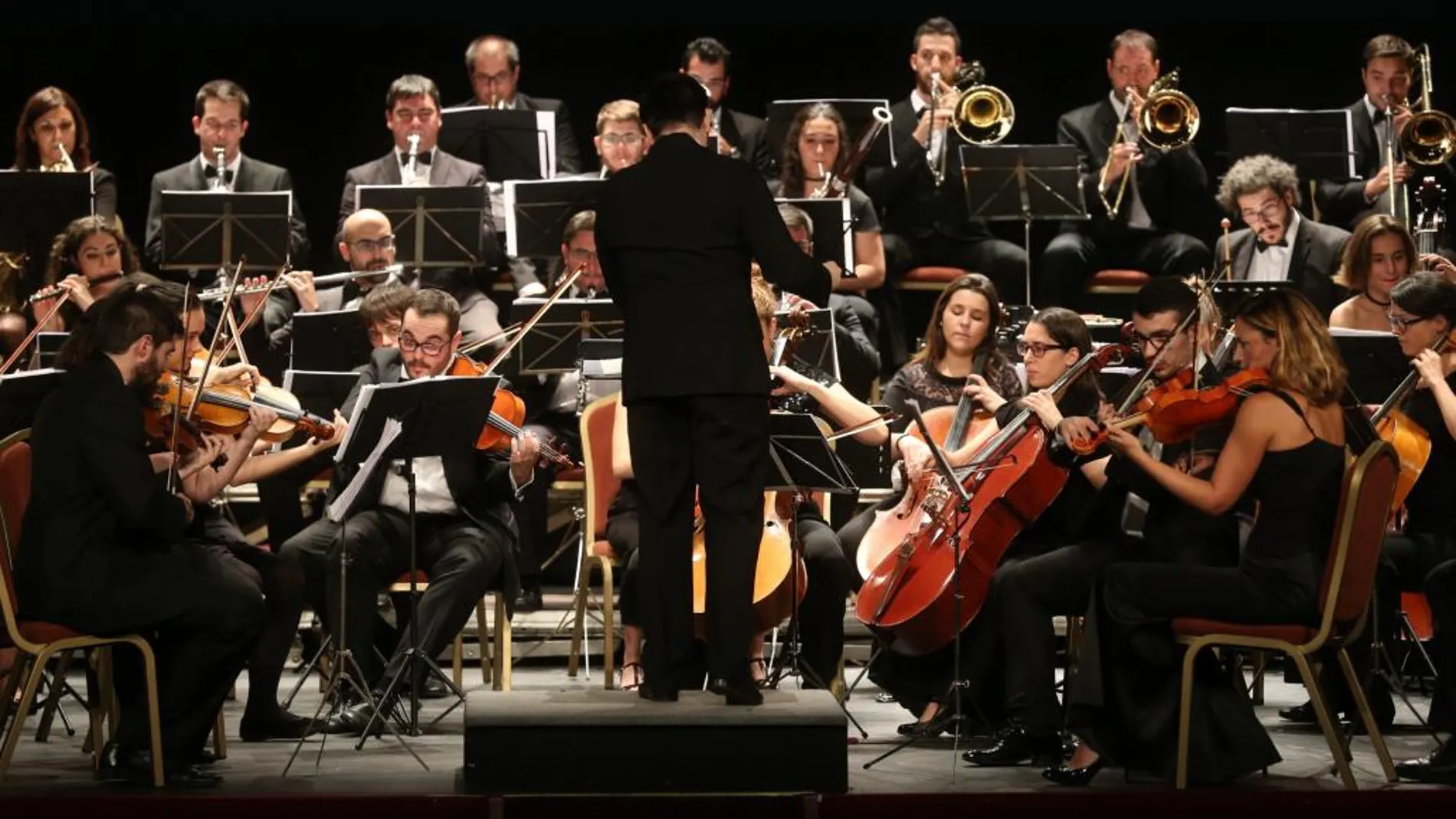 Ernesto Monsalve dirige a la Filarmónica de Valladolid
