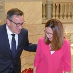 Diego Conesa y la alcaldesa Ana Belén Castejón en una reciente visita realizada por el delegado del Gobierno al Ayuntamiento de Cartagena. LA RAZÓN