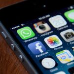 El 80% confiesa usar Whatsapp, Facebook e Instagram / Efe