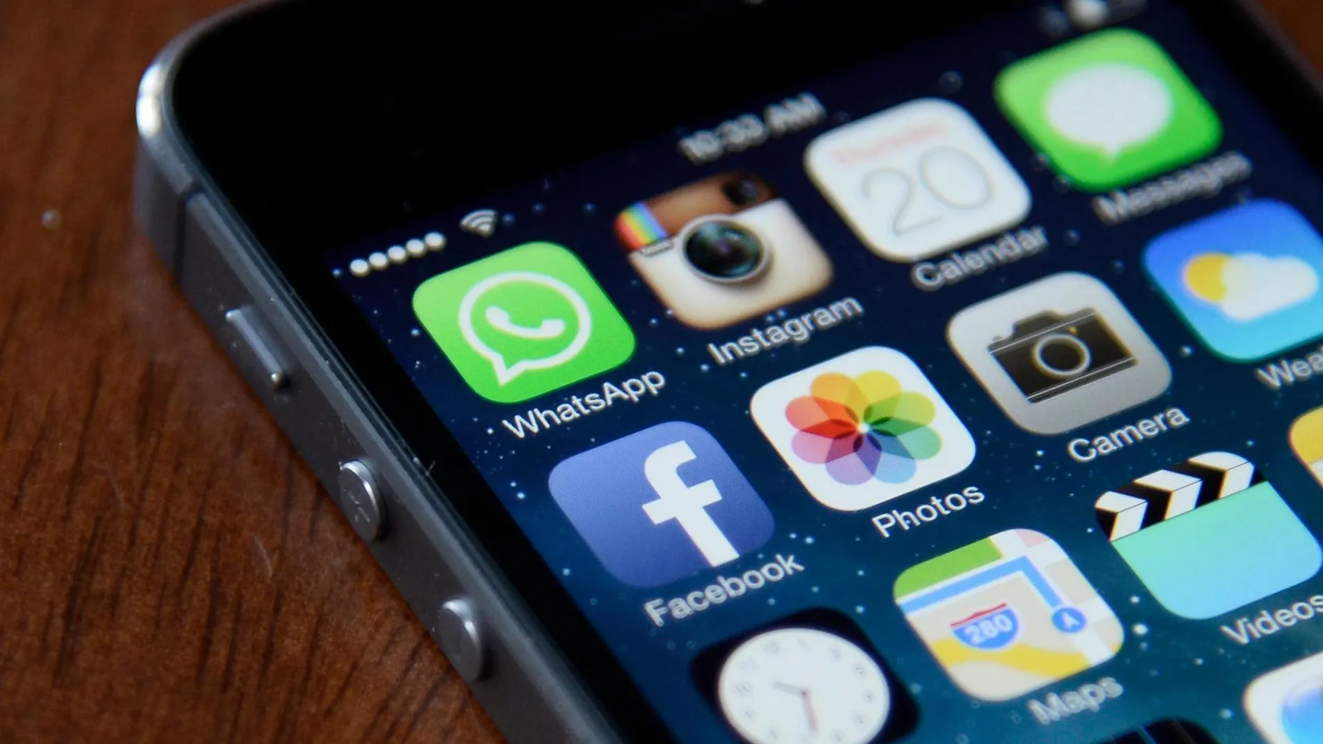 El 80% confiesa usar Whatsapp, Facebook e Instagram / Efe