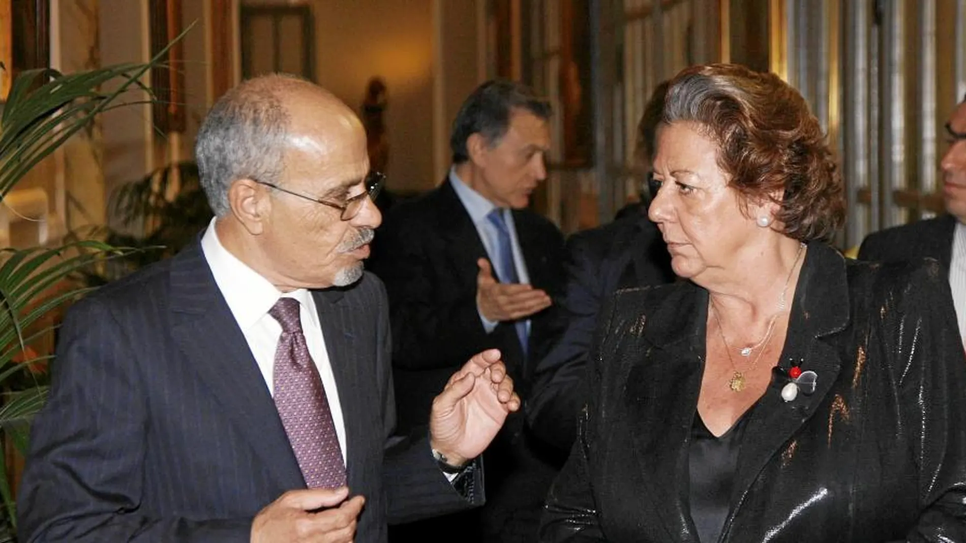La alcaldesa de Valencia, ayer con el embajador de Marruecos en España